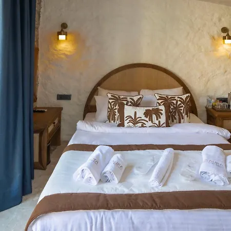 Aura Village Hotel *